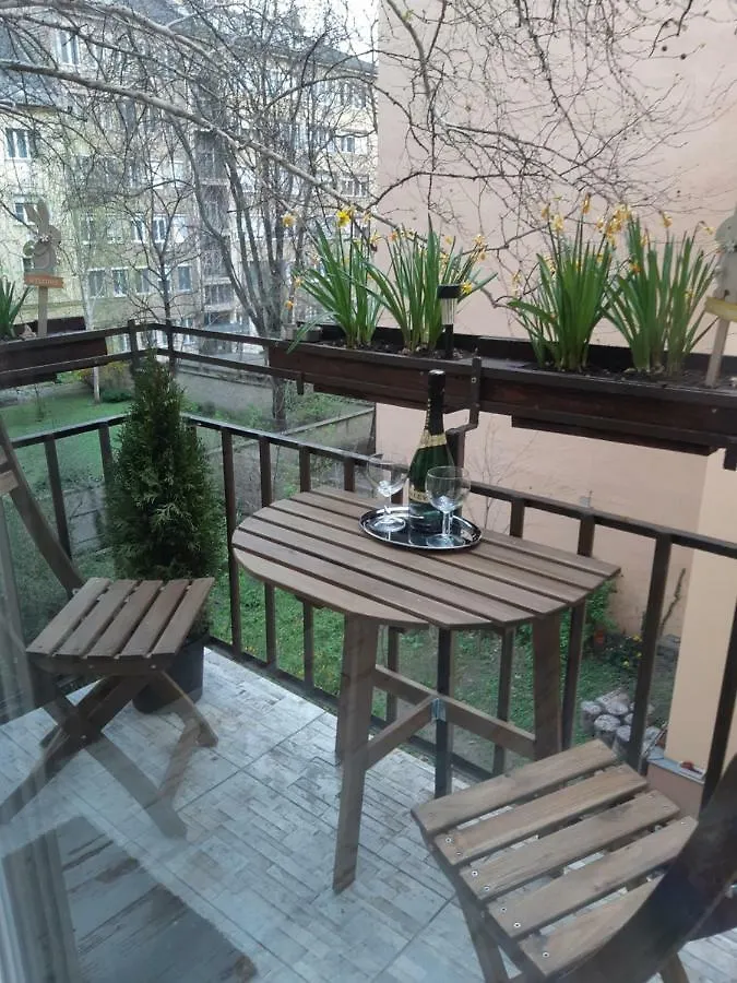 Studio Karma Budapest 0*,